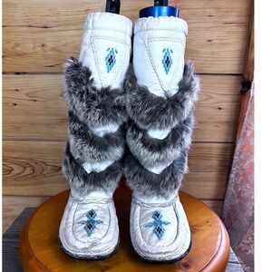 Vintage Indigenous Handmade White Leather Rabbit Fur Beaded Mukluk Boots Canada